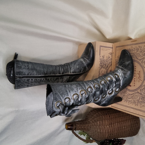 Chocolat Blu Carson boots lace up eyelets shoes heels 8.5 - Picture 1 of 4